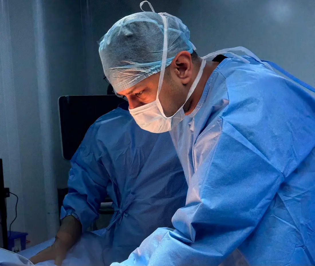Clinical reference image for Post-Operative Compression Therapy After Body Contouring — plastic surgery by Dr. Sanjog Sharma, Dubai and Bengaluru